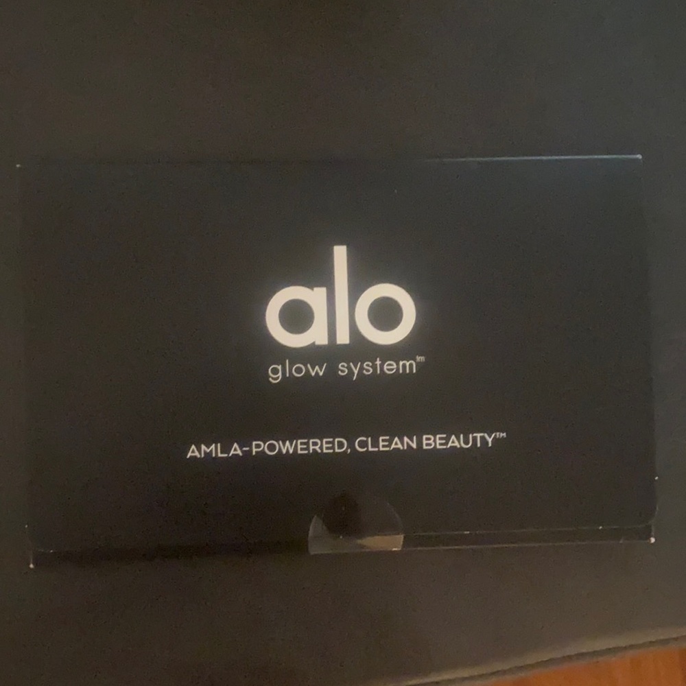 Alo yoga sample face pack